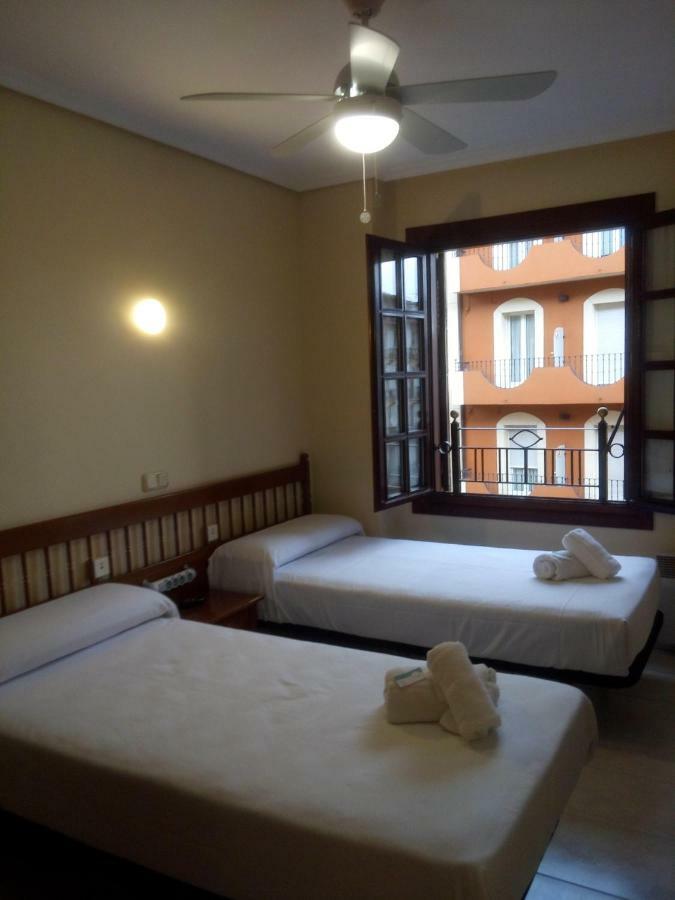 Los Fronterizos Otel Irun Oda fotoğraf